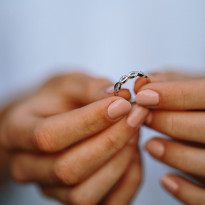 Zlatý dámsky prsteň WEDDING K02.052.W2